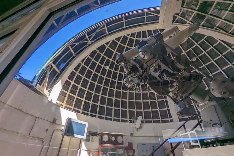 L'interno del Griffith Observatory con i suoi telescopi